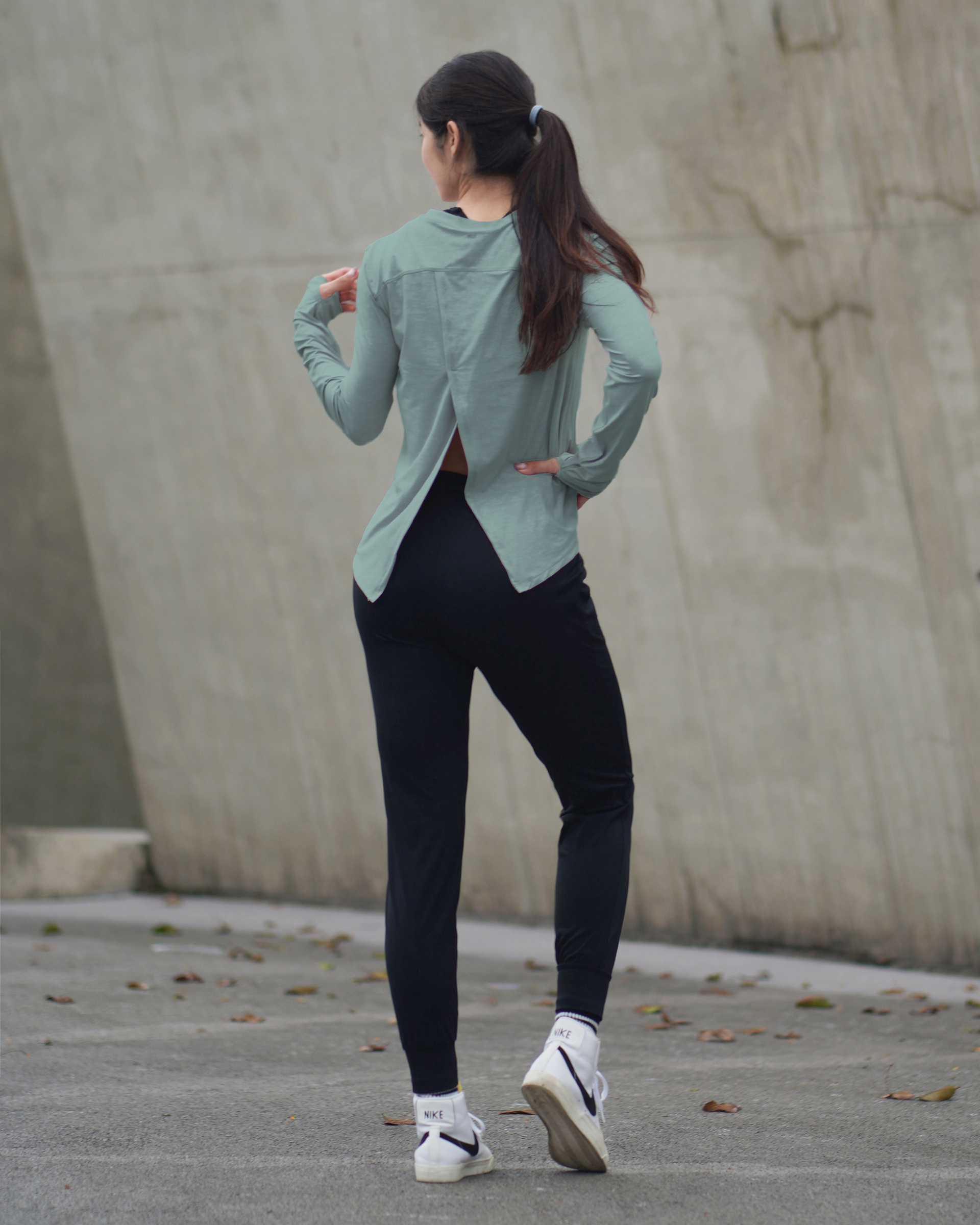 黑Breeze Jogger + 鼠尾草Luna 1