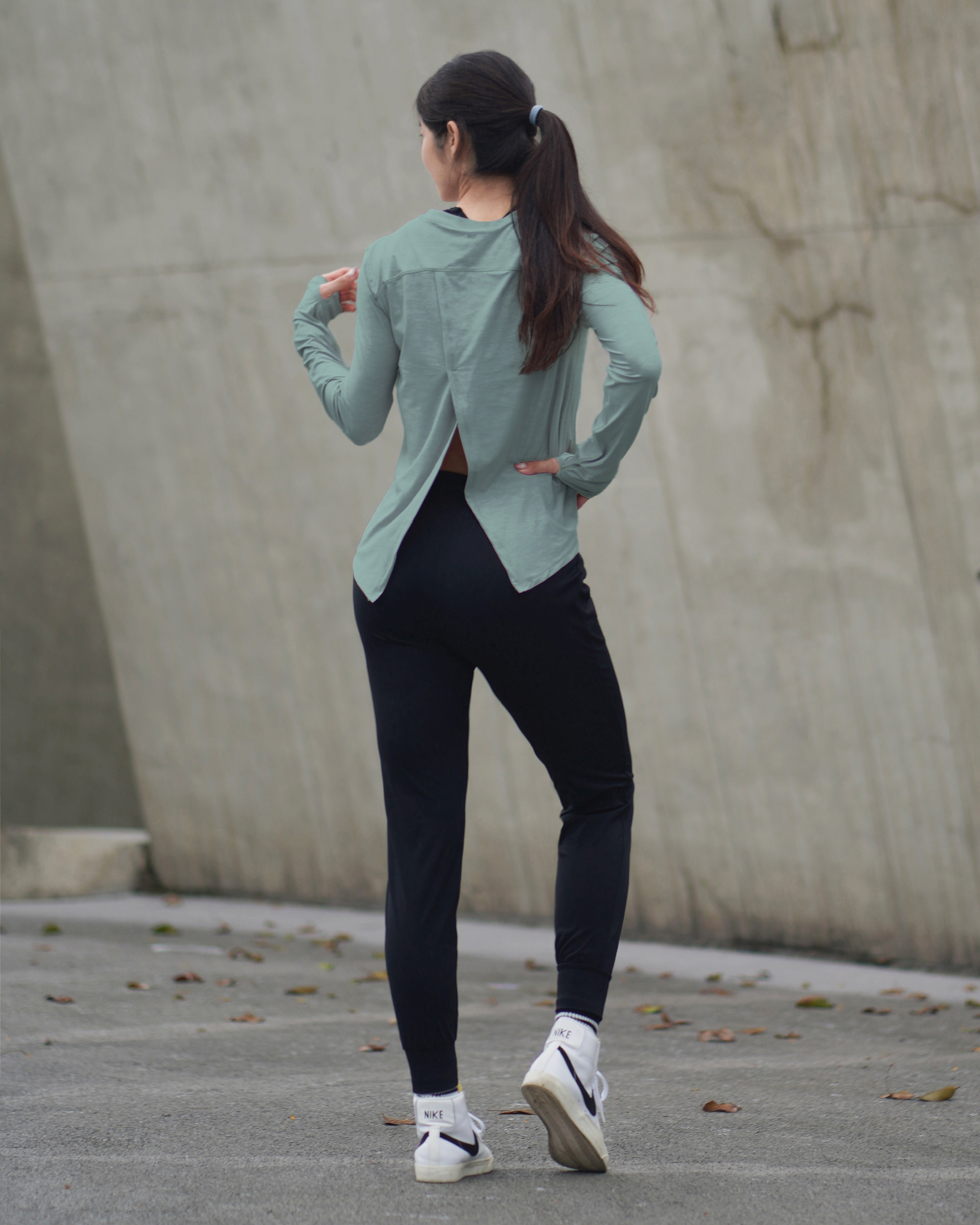 黑Breeze Jogger + 鼠尾草Luna 1