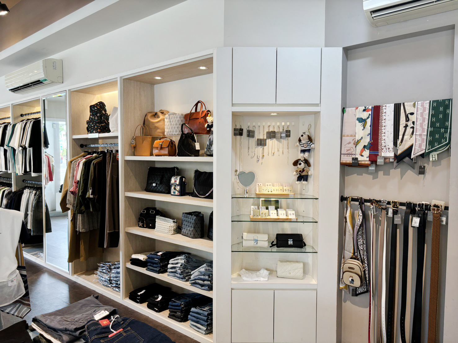 台南崇學店內陳列