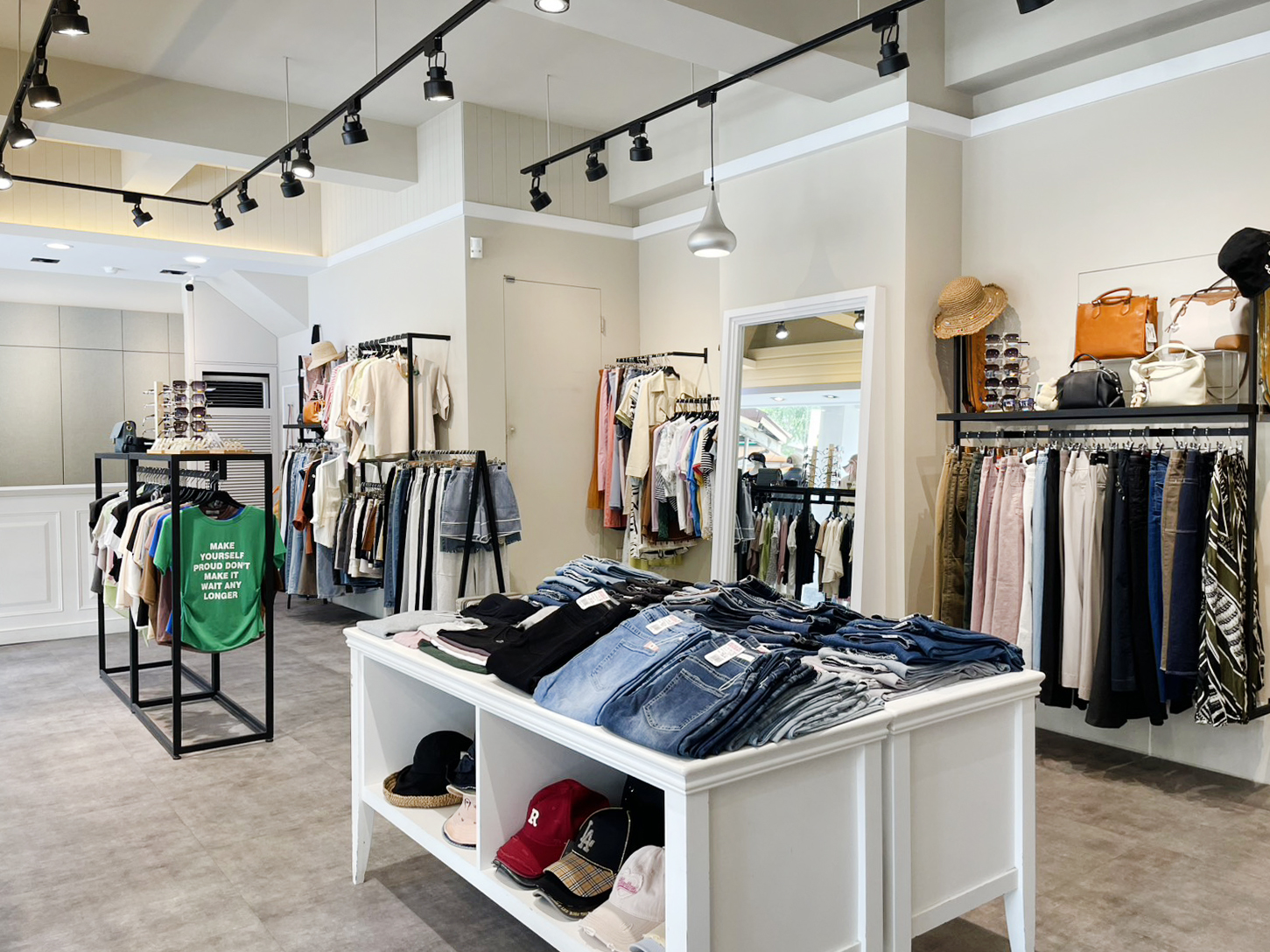 熊家族怡東店清新明亮店內照