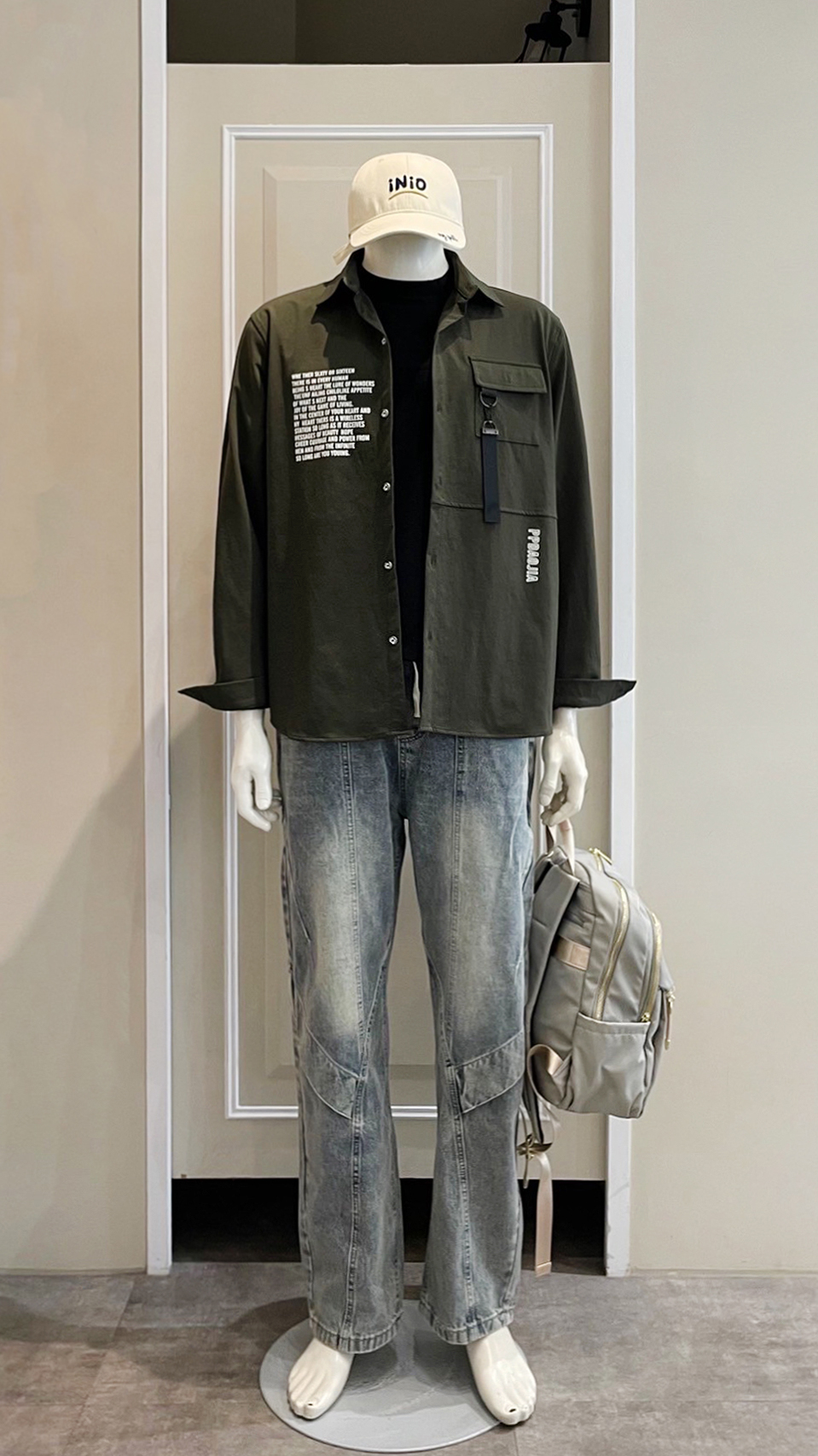 LINE_ALBUM_111.12.15 穿搭分享_221214_28