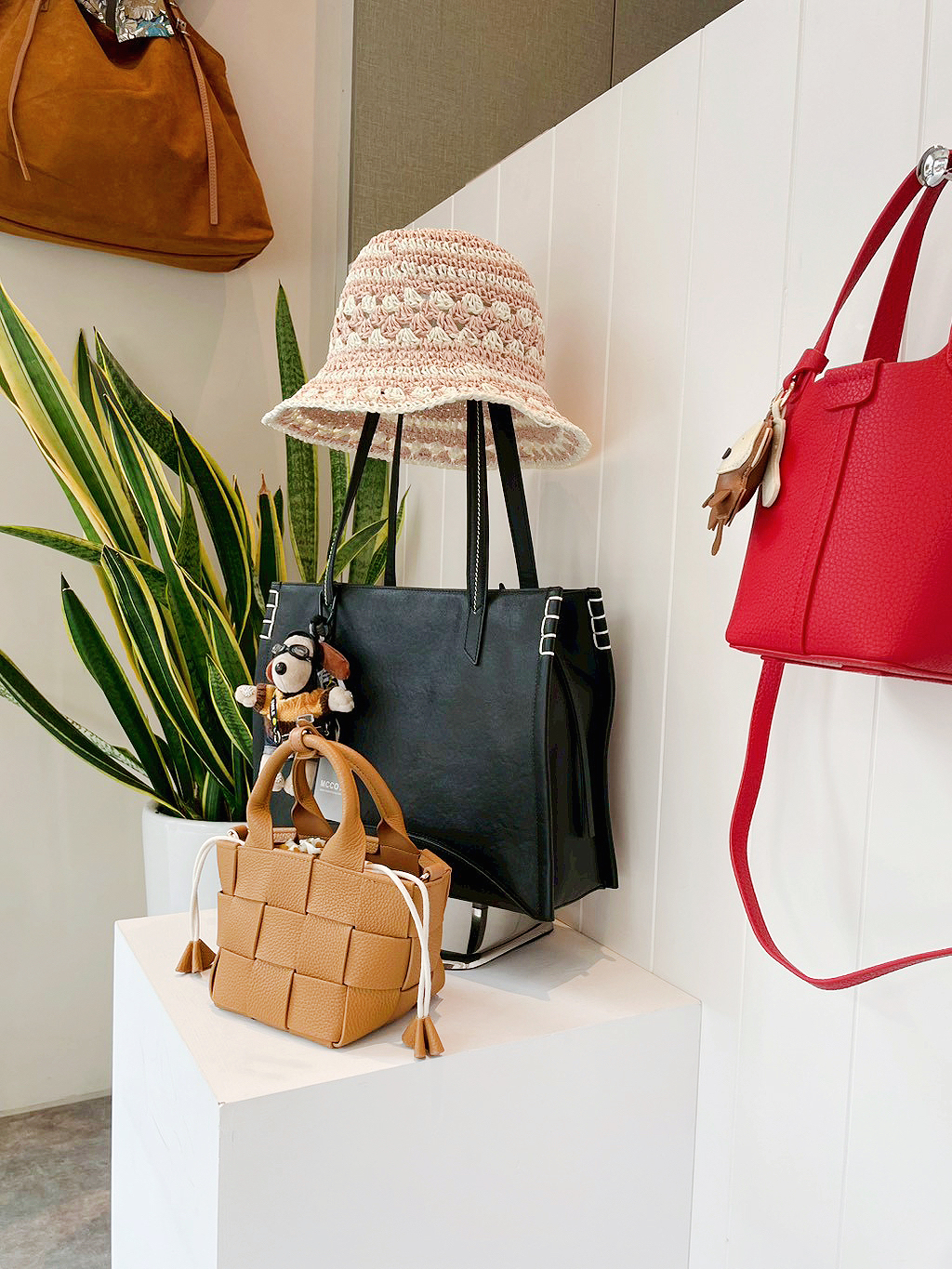 怡東店有適合輕熟女的帽款、包款