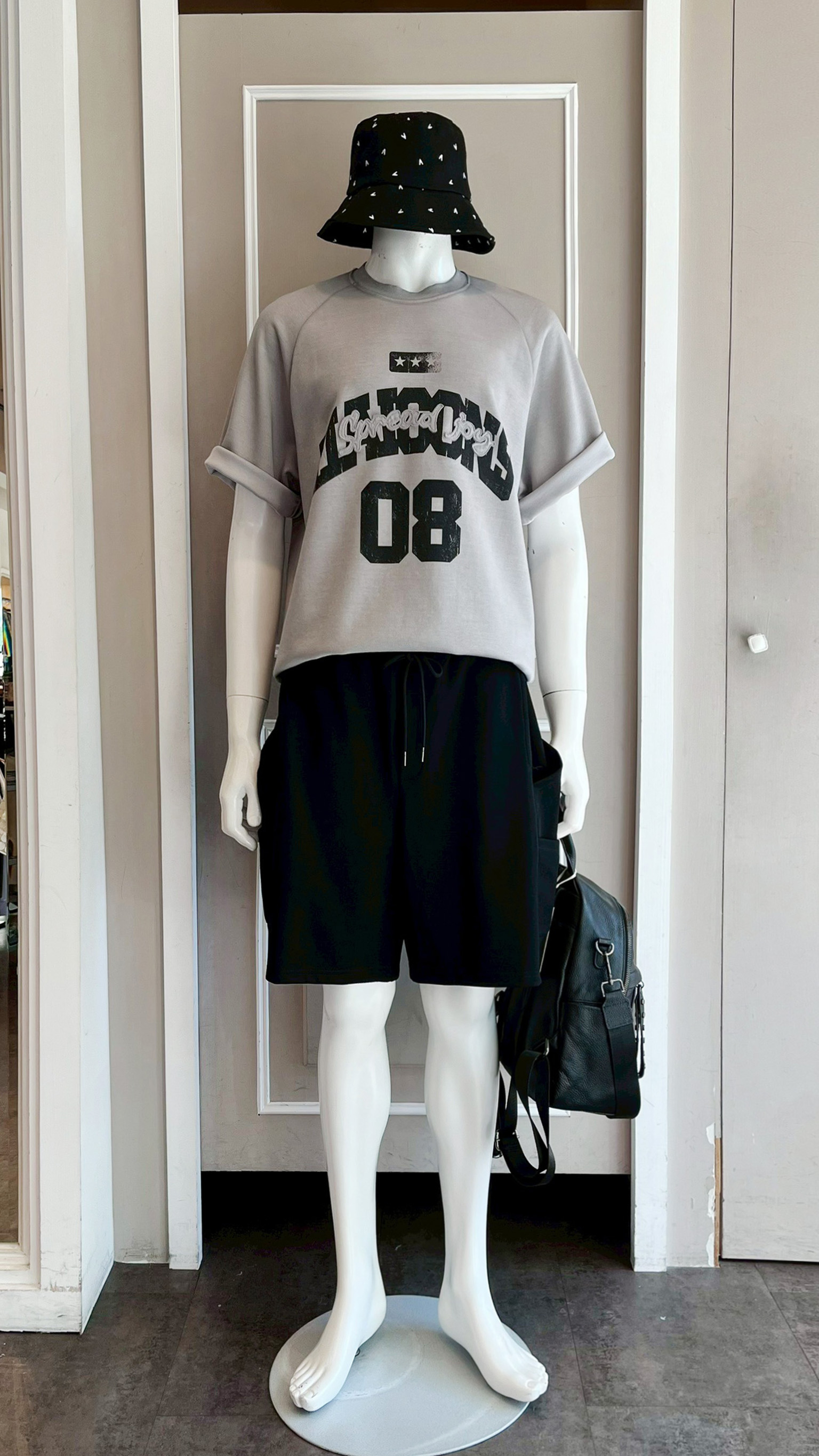 LINE_ALBUM_115.06.18 穿搭分享_260617_35