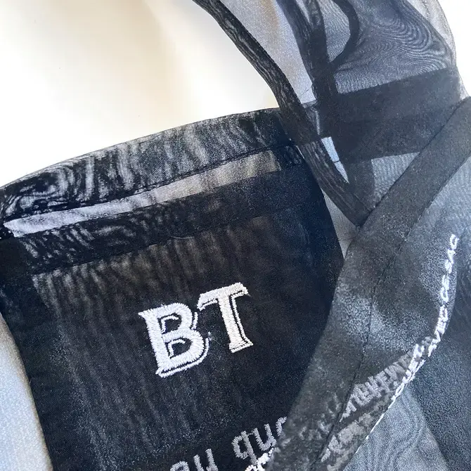 sac-chiens-organza-broderies-noir