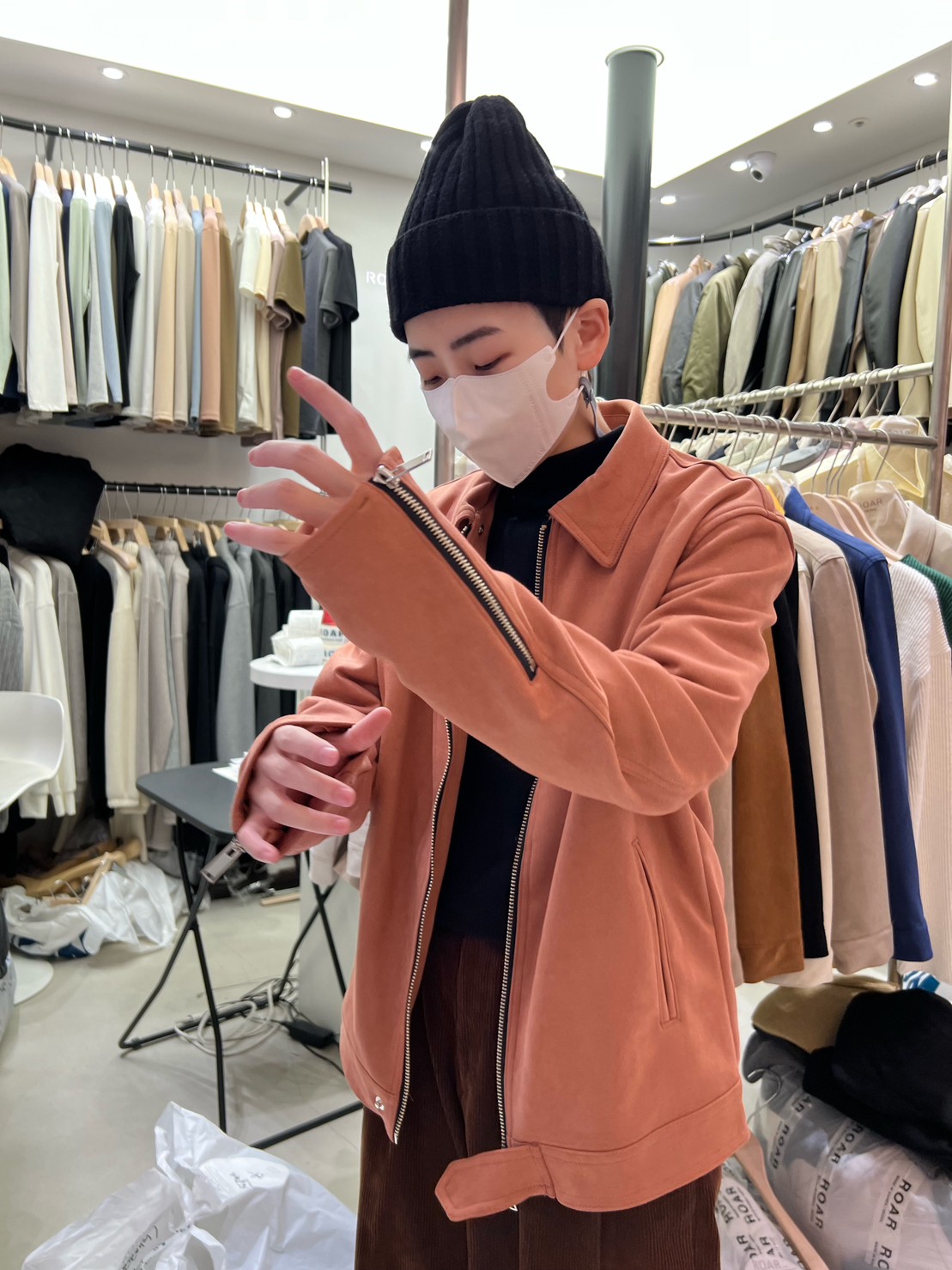 LINE_ALBUM_AJ37 合身版型春款短磨毛麂皮拉鍊夾克 - 4色_230116_1