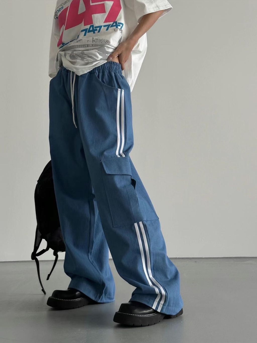 LINE_ALBUM_MN05 設計款運動丹寧中磅挺版工裝休閒褲-2色 $1450_230323_7