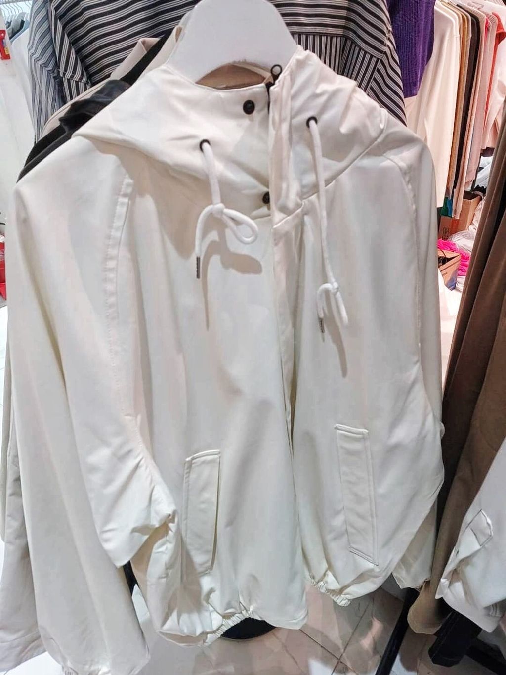 LINE_ALBUM_SB03 軟皮縮口連帽外套 $1580_230908_2