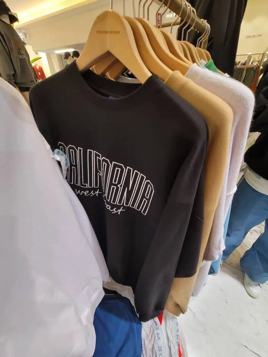 LINE_ALBUM_SA31 親膚無刷毛CALIFORNIA簍空字母大學T -3色 $1350_230909_3