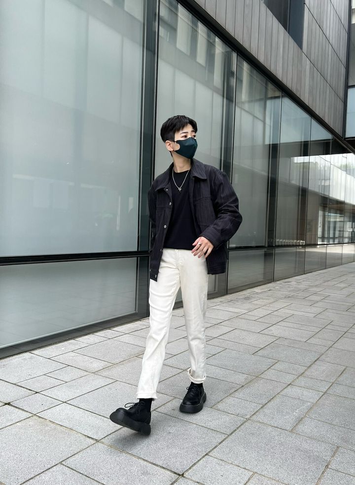 LINE_ALBUM_SA11 合身不緊身後腰圍鬆緊挺料韓系白休閒褲-2色 $1650_230912_15