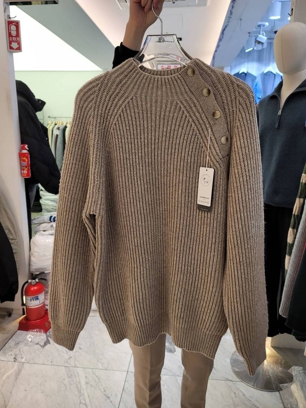 LINE_ALBUM_JM40 人造羊毛落肩斜扣保暖半領毛衣 $1450_240118_10