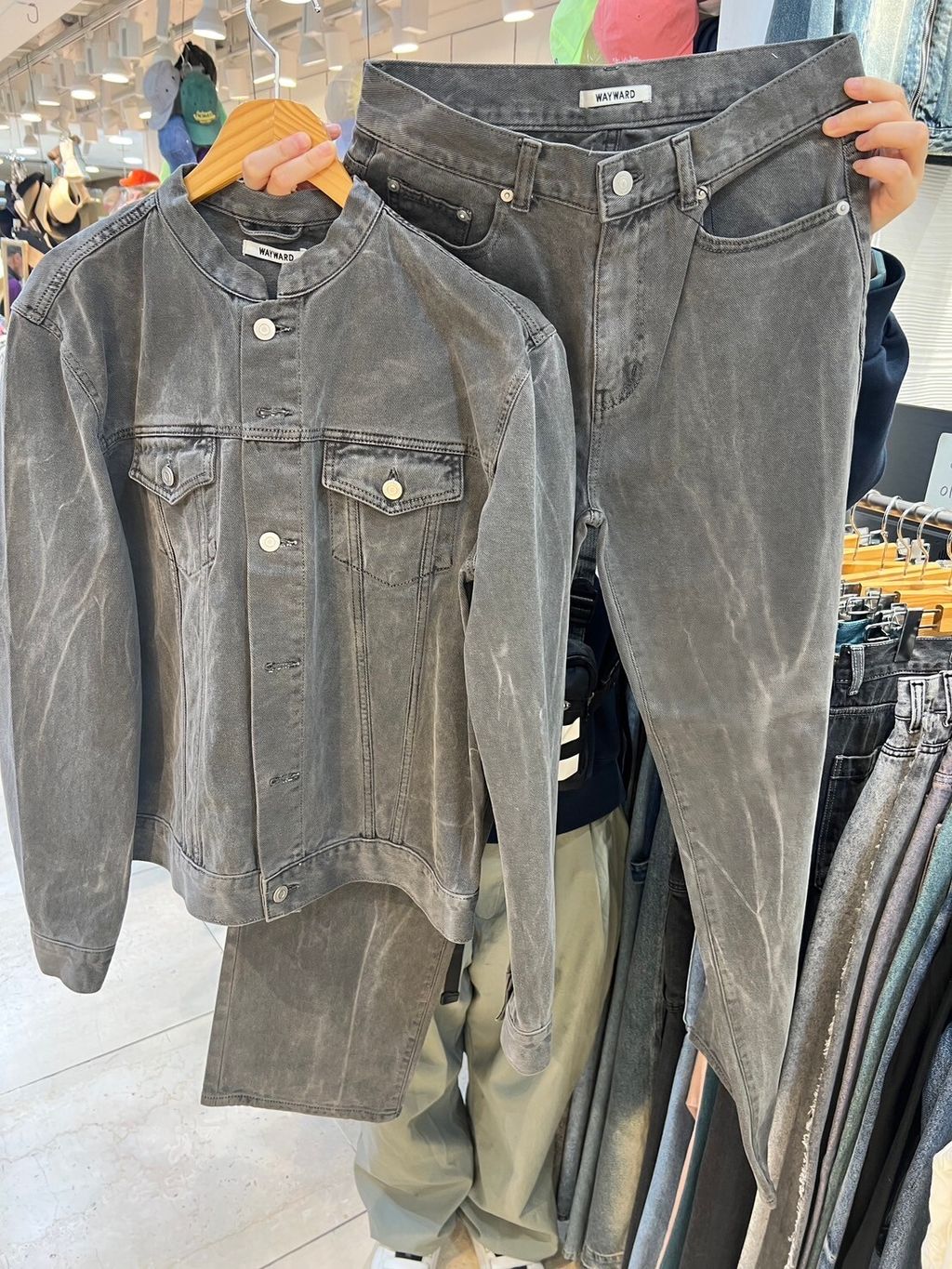 LINE_ALBUM_UM42 石紋煙灰水洗牛仔套裝 夾克$2050 褲子 $1450 整套$3500_240326_1