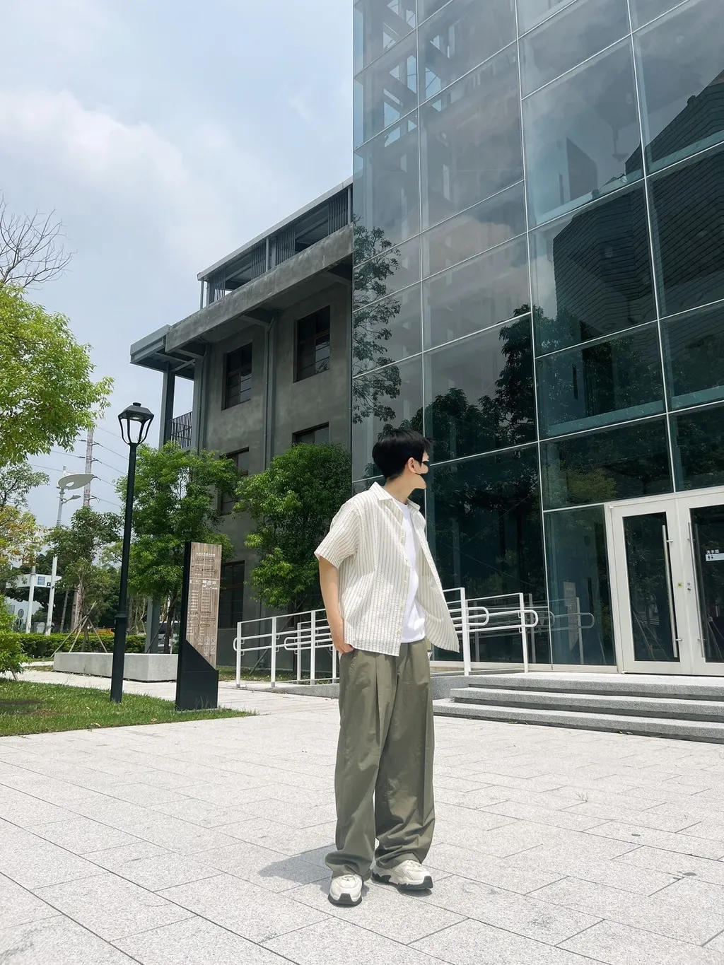 LINE_ALBUM_4JN08 鬆弛感休閒直條泡泡短襯_240802_7