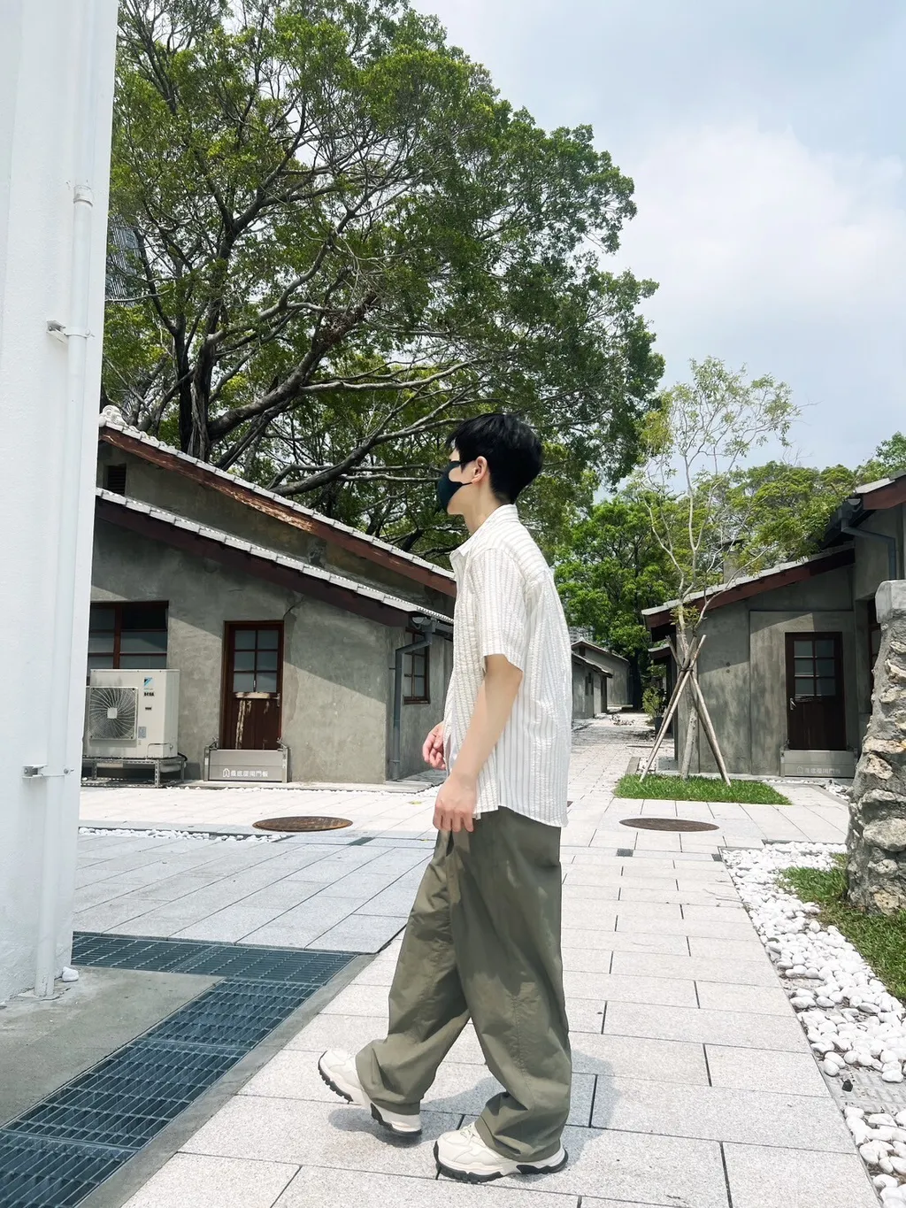 LINE_ALBUM_4JN08 鬆弛感休閒直條泡泡短襯_240802_12