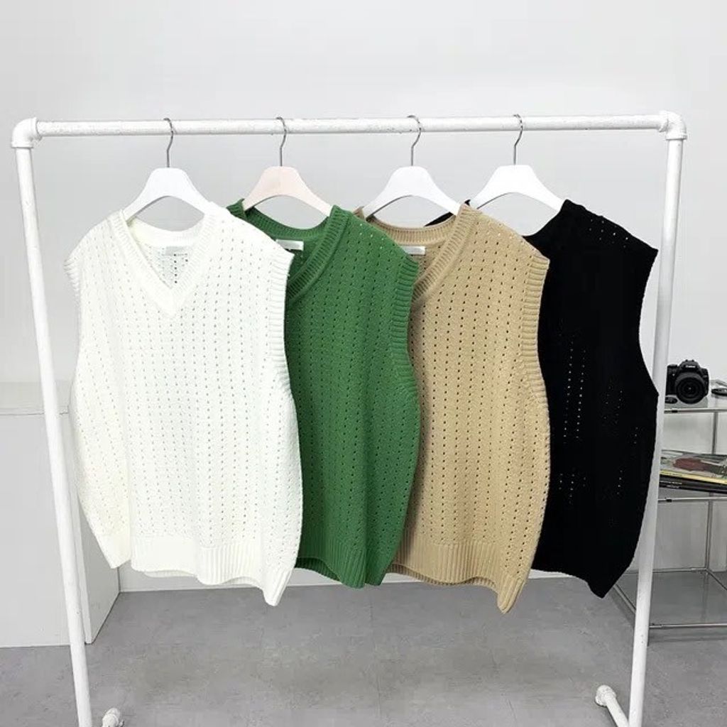 LINE_ALBUM_MA50 文青風質感V領洞洞背心 - 5色 $990_240826_1