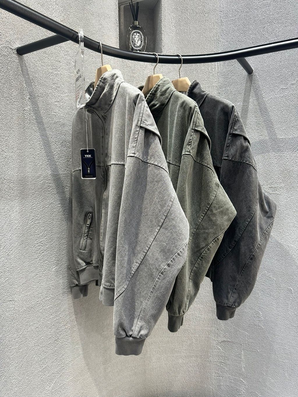 LINE_ALBUM_4ON07 高磅水洗牛仔拼接設計騎士夾克 $2900_241017_12