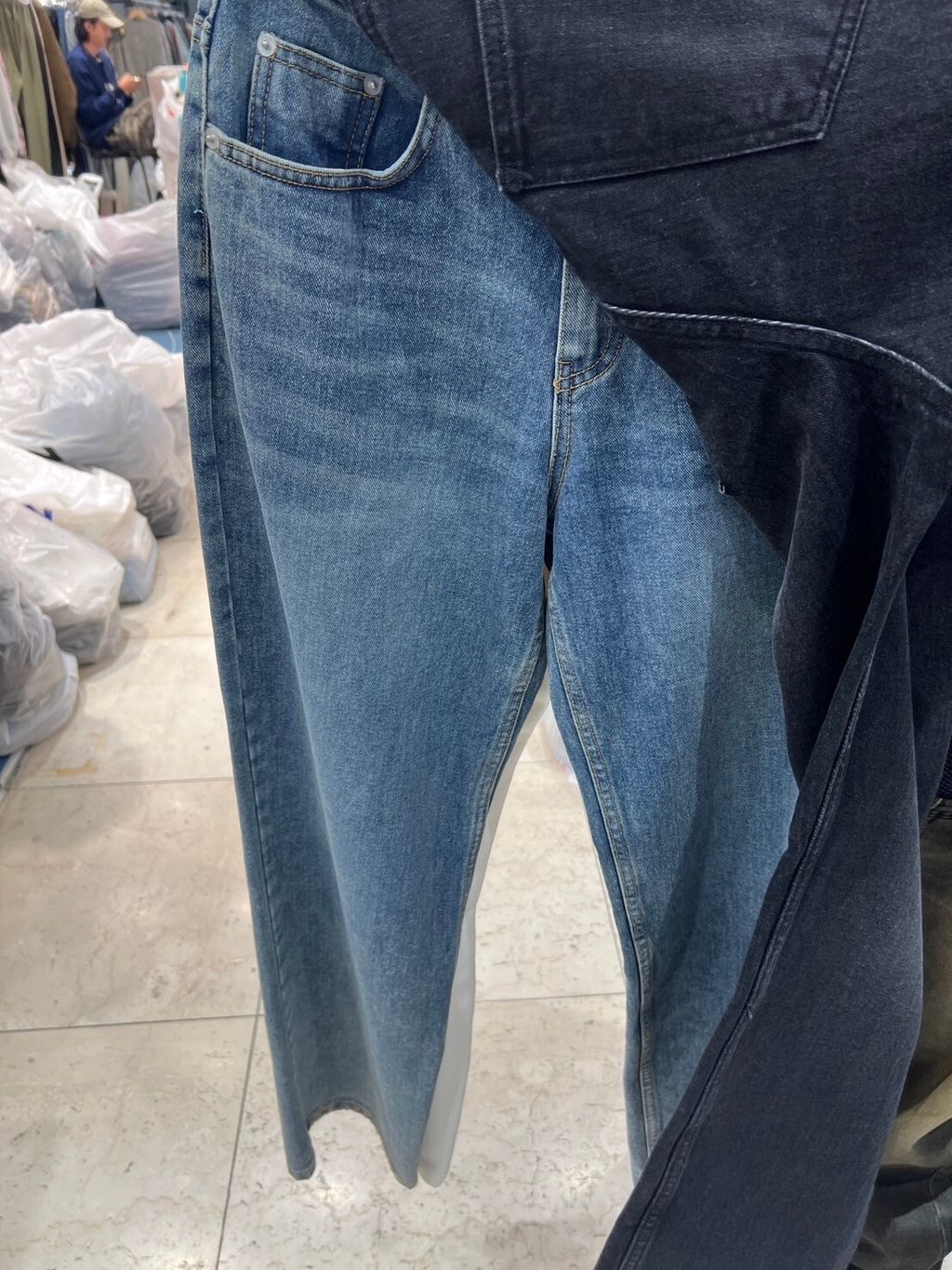 LINE_ALBUM_4ON12  穿搭基礎首選，質感刷色牛仔半寬褲-3色  $1450_241023_1