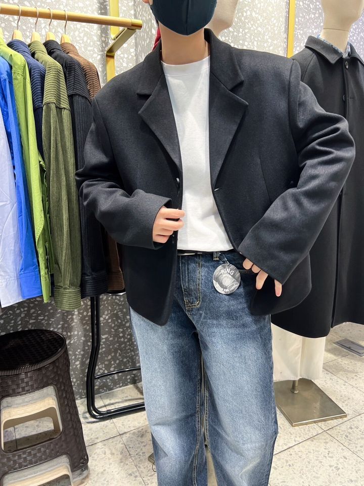 LINE_ALBUM_4ON49 親膚軟毛呢短版西裝外套-2色 $2350_241024_1