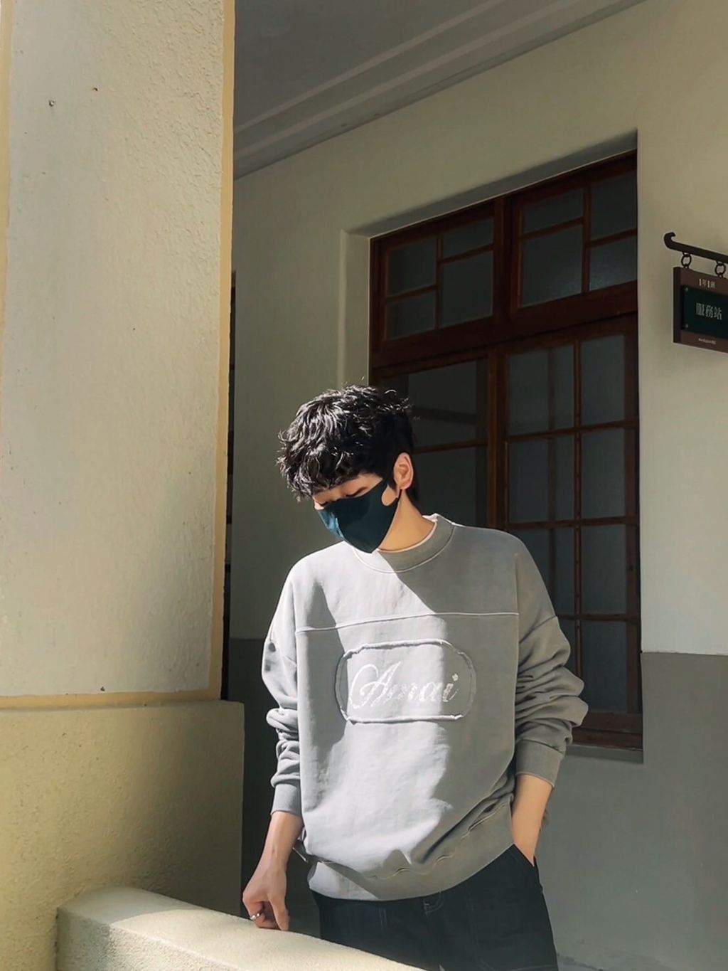 LINE_ALBUM_4OA28   水洗刷舊短版小領無刷毛大學T $1450_250222_1