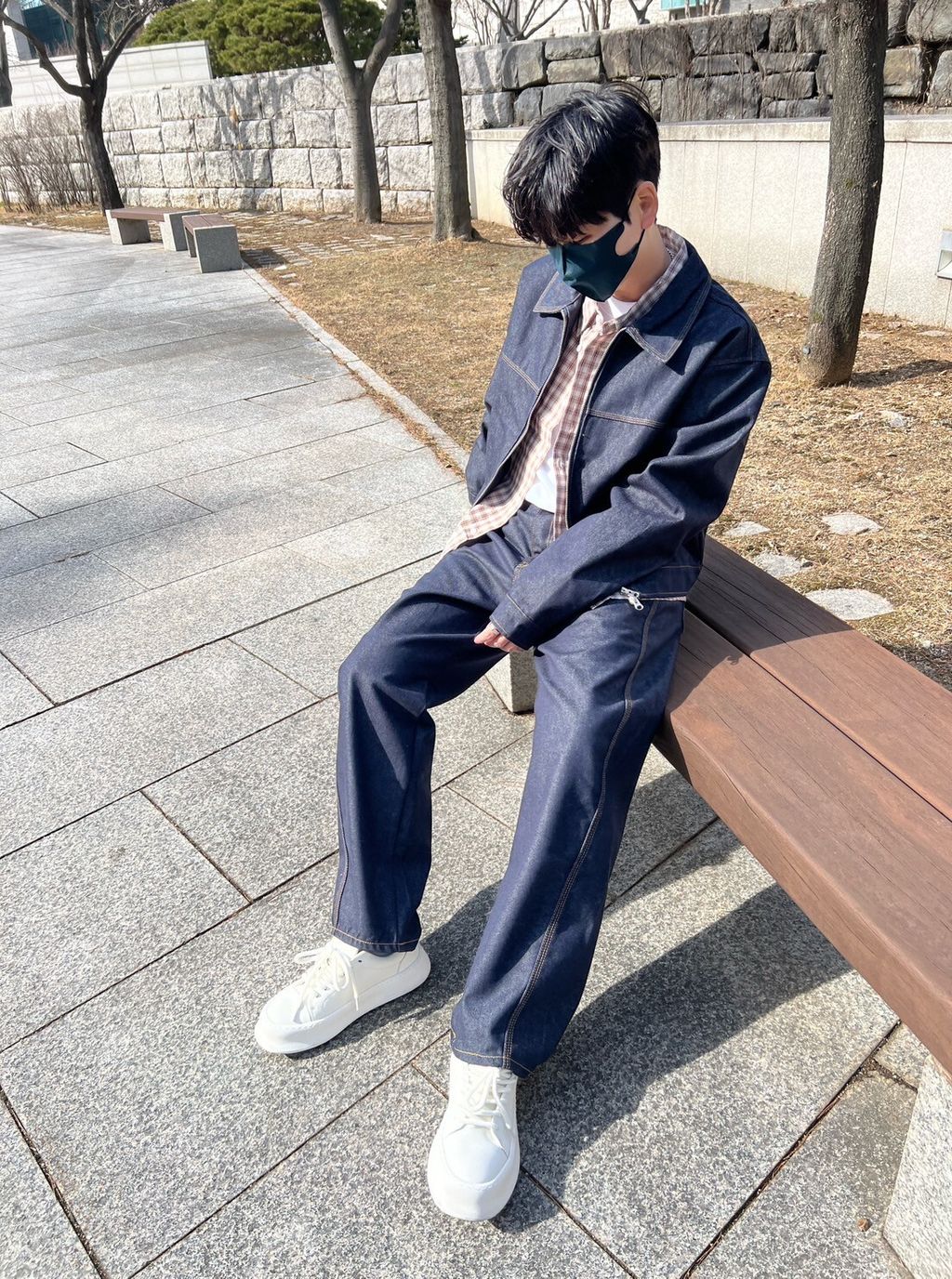 LINE_ALBUM_5MA38 極簡時尚 短版  硬挺 拉鍊丹寧套裝-3色 外套$2350 褲子$1650_250314_20
