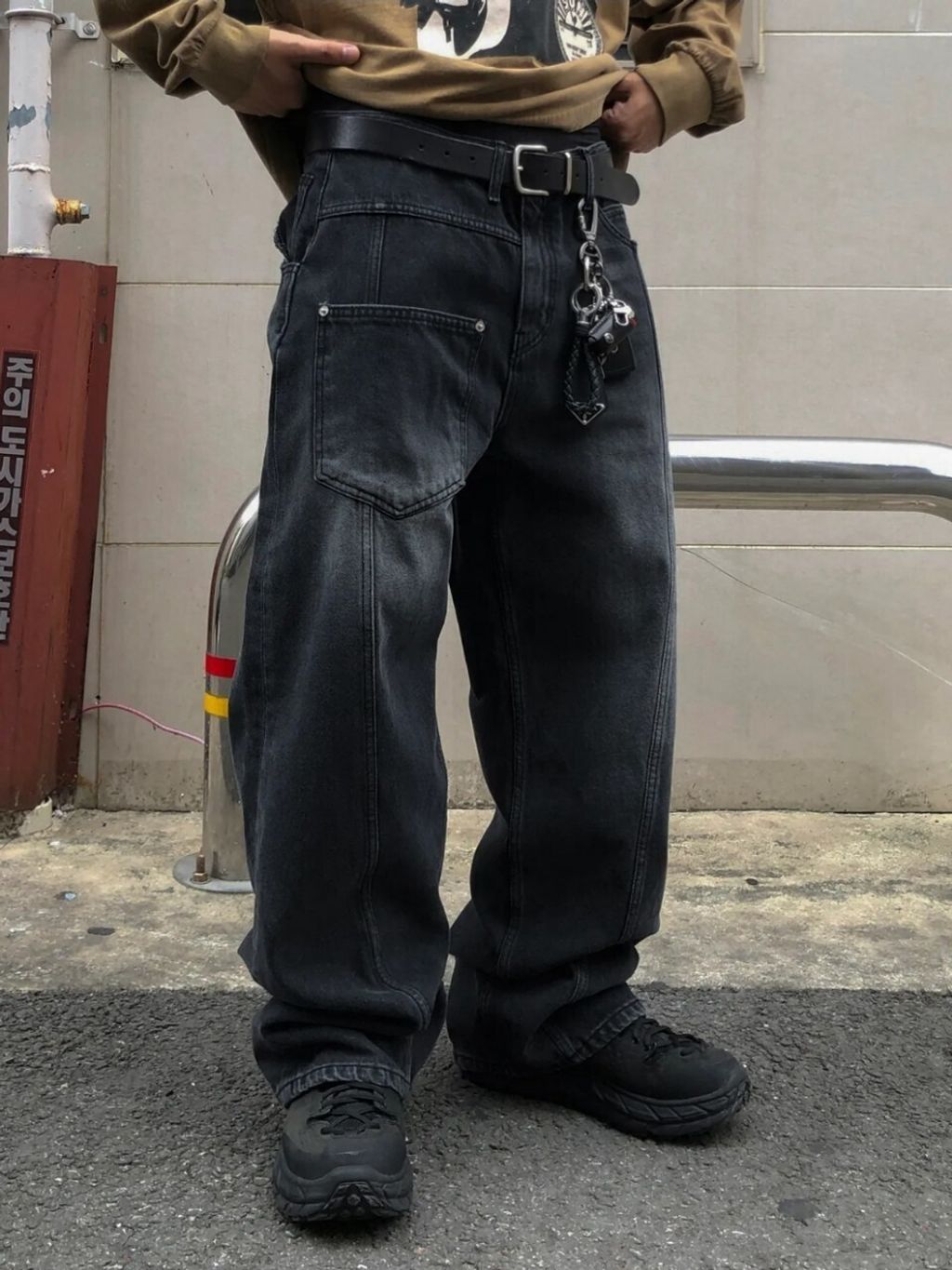 LINE_ALBUM_5MA52 設計款不對稱流線牛仔半寬褲 $1980_250311_31