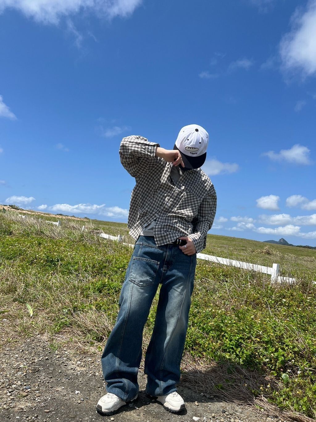 LINE_ALBUM_5MA52 設計款不對稱流線牛仔半寬褲 $1980_250311_5