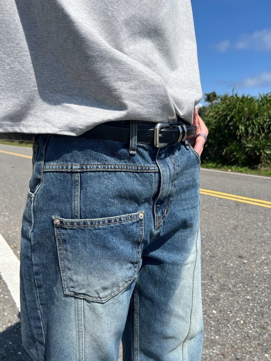 LINE_ALBUM_5MA52 設計款不對稱流線牛仔半寬褲 $1980_250311_1