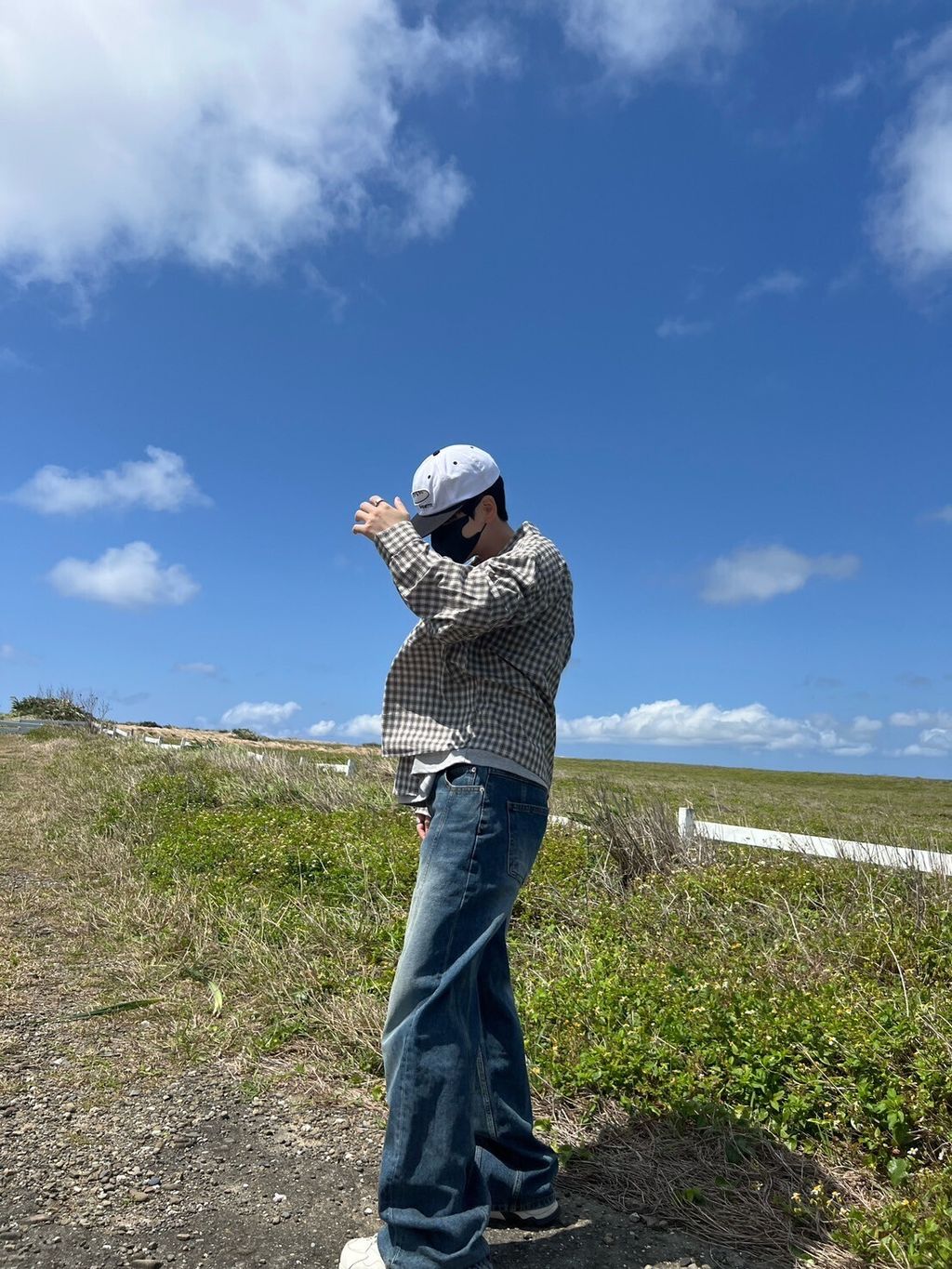 LINE_ALBUM_5MA52 設計款不對稱流線牛仔半寬褲 $1980_250311_6