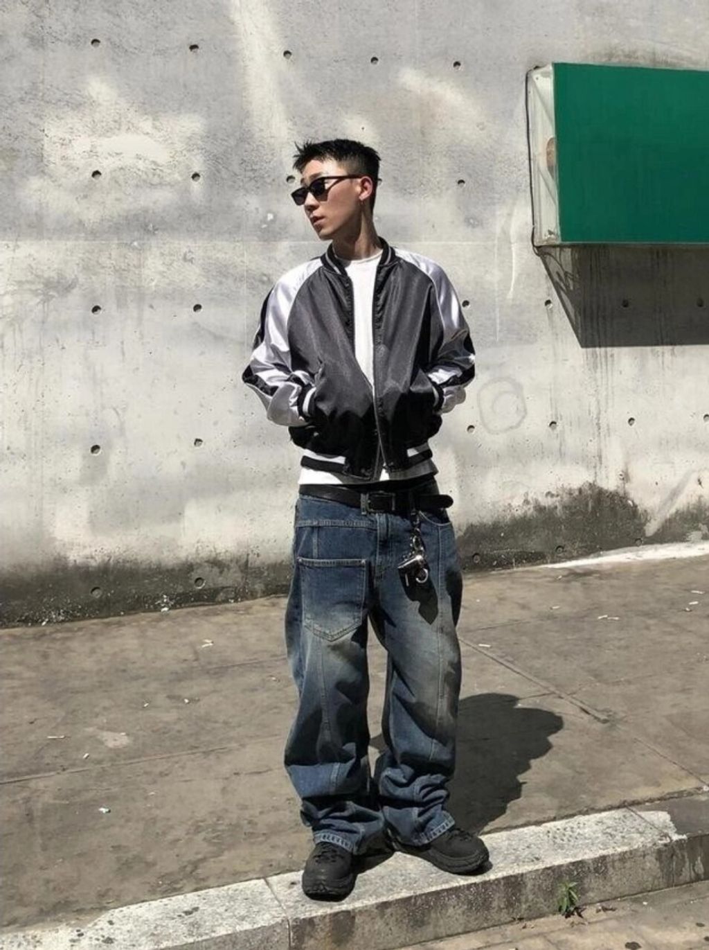 LINE_ALBUM_5MA52 設計款不對稱流線牛仔半寬褲 $1980_250311_29