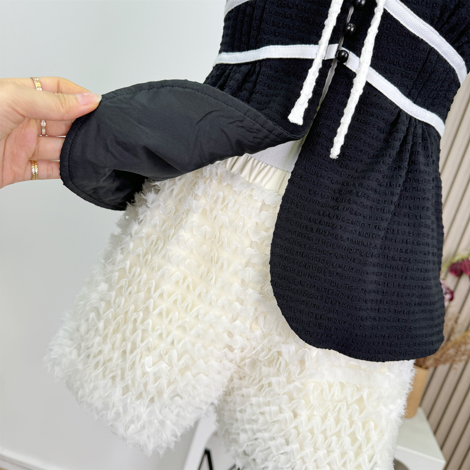 1746172159351_ZLoqut