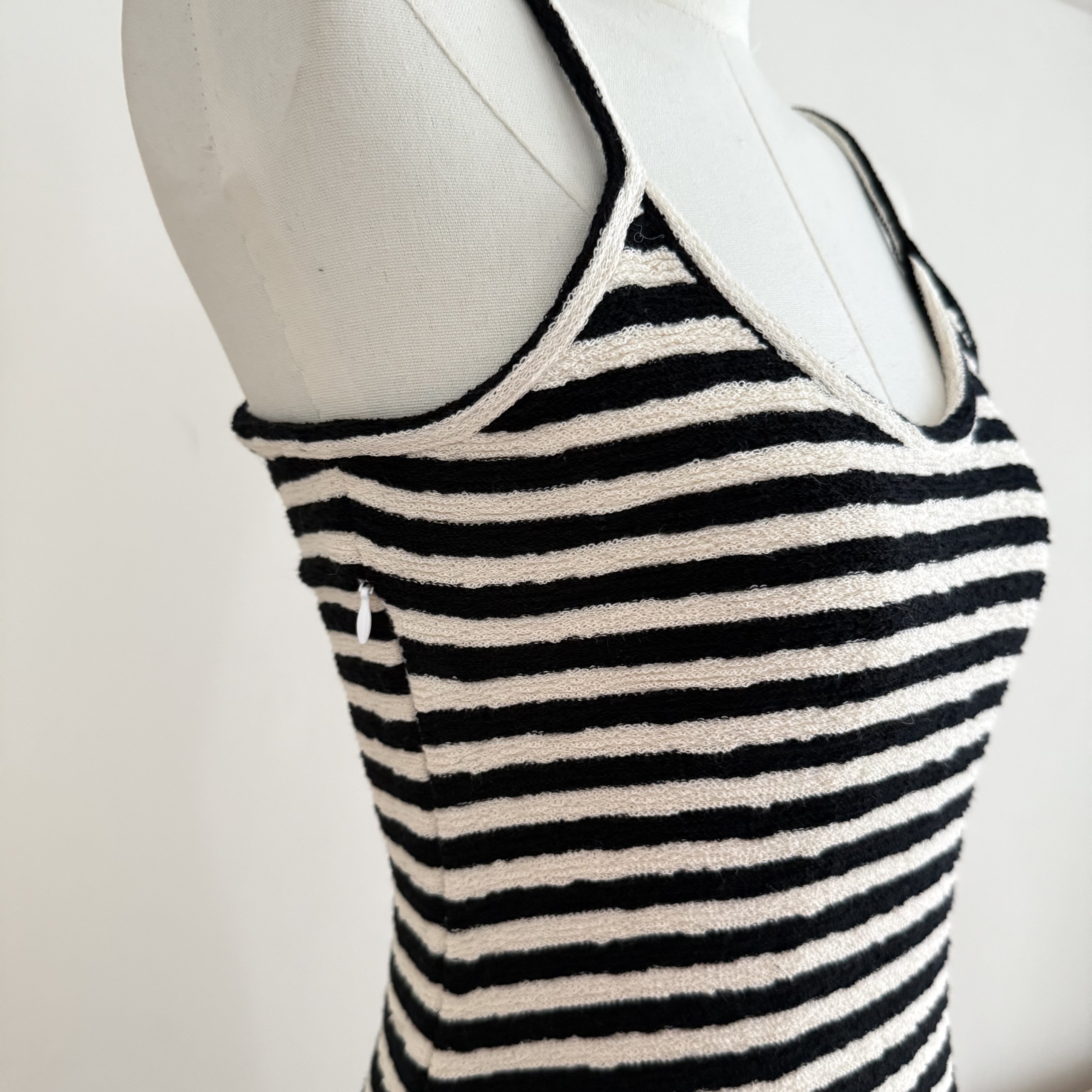 1758536375321_gg8HTj