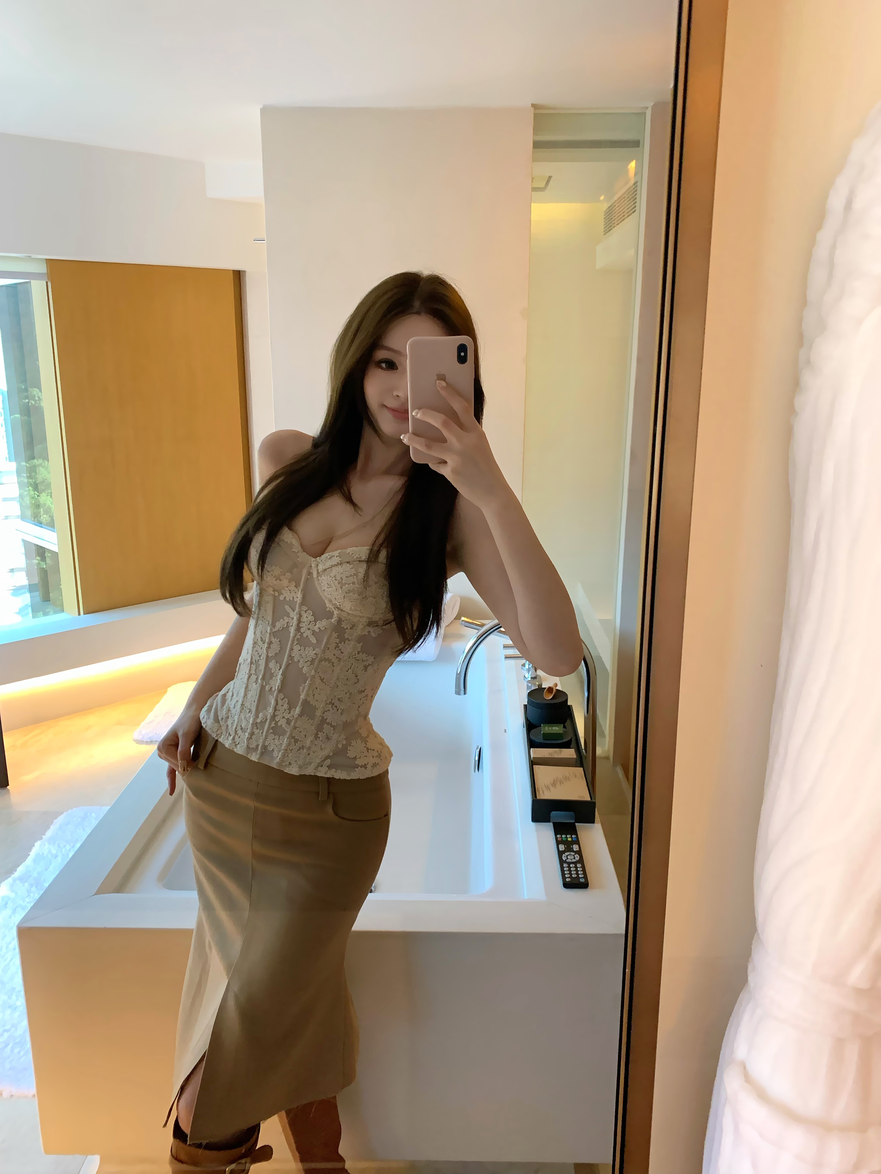 Facetune_27-11-2025-01-00-46