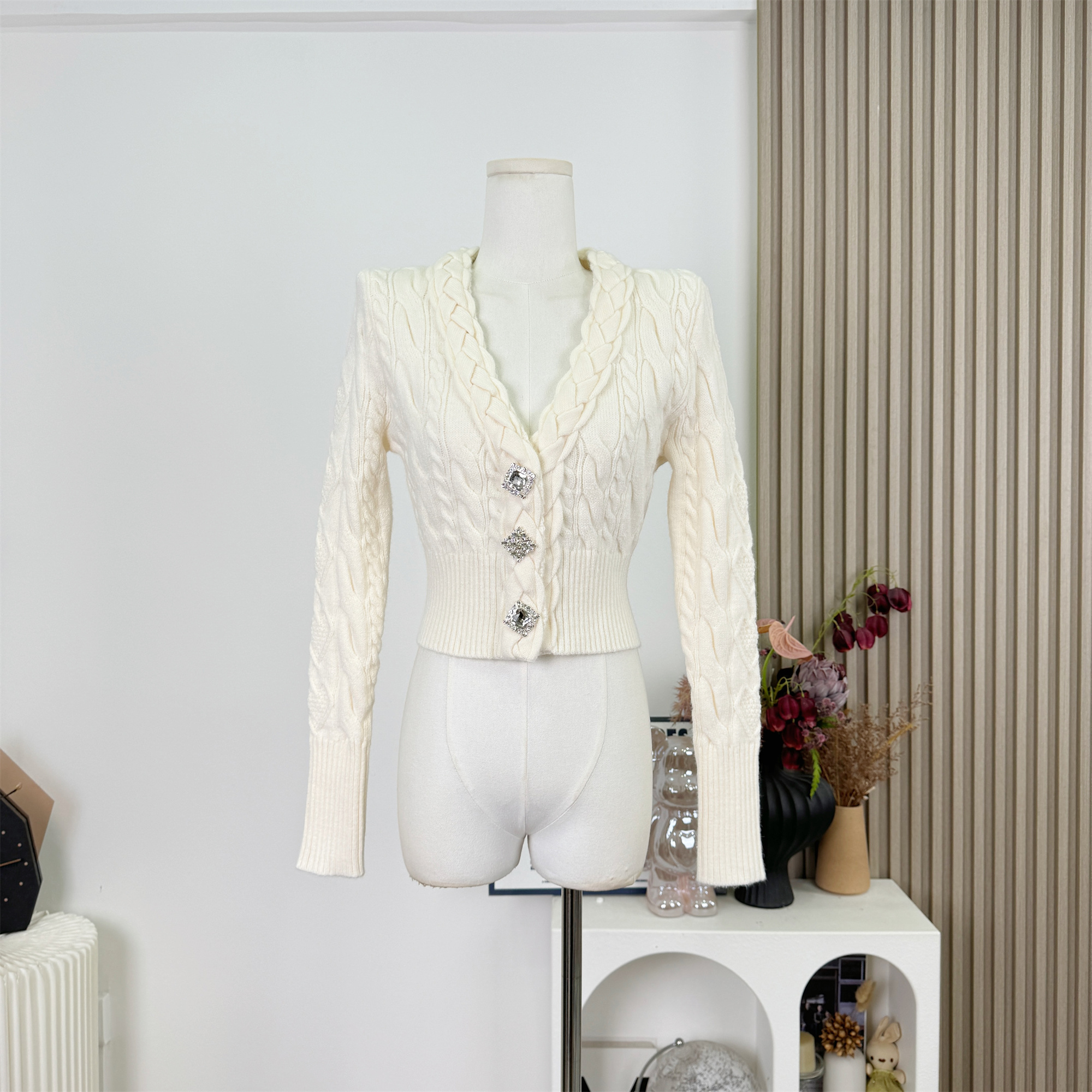 1765185860292_2zD342