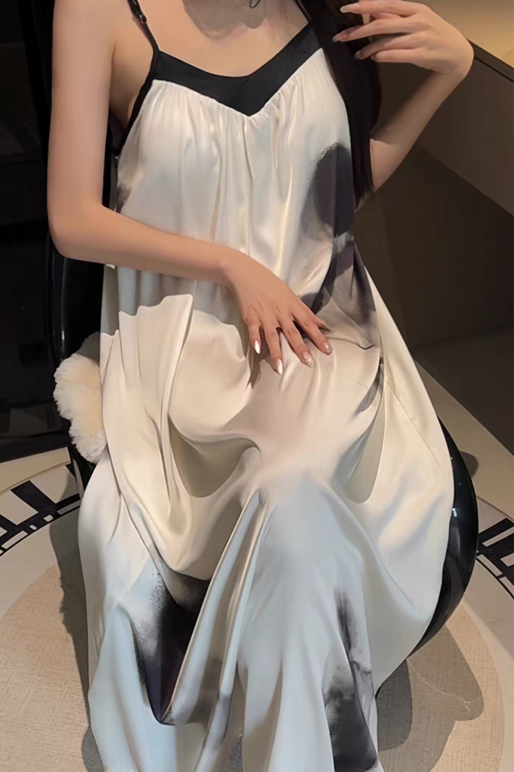 100829083
