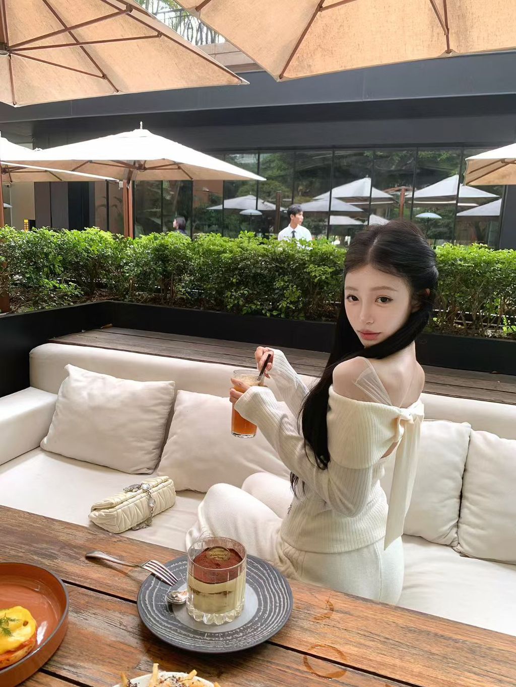 mmexport1764414461180