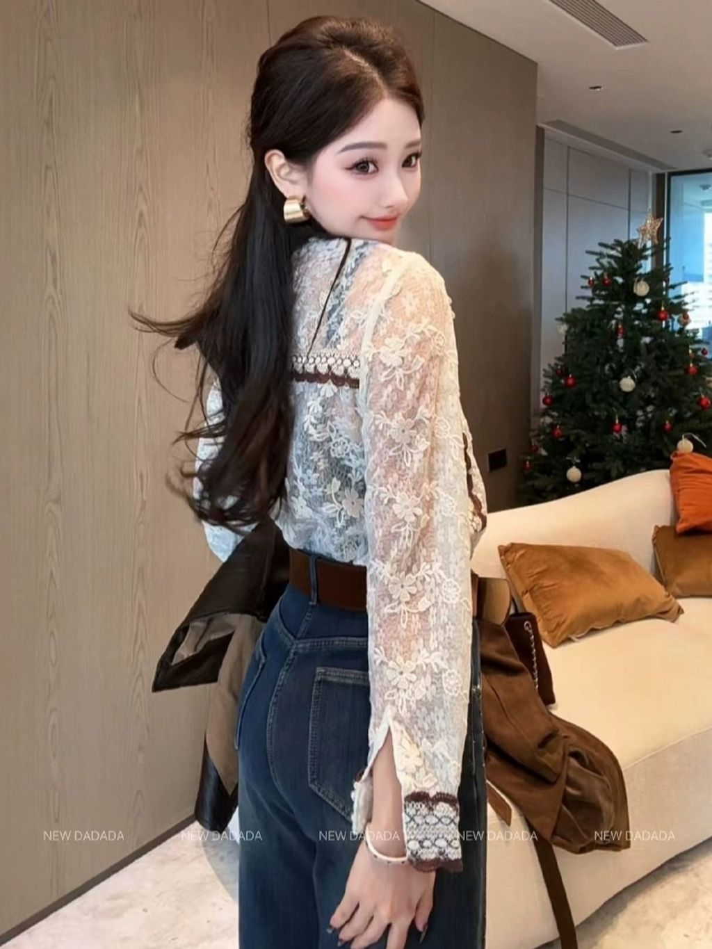 1767000539150_edit_249138818749697