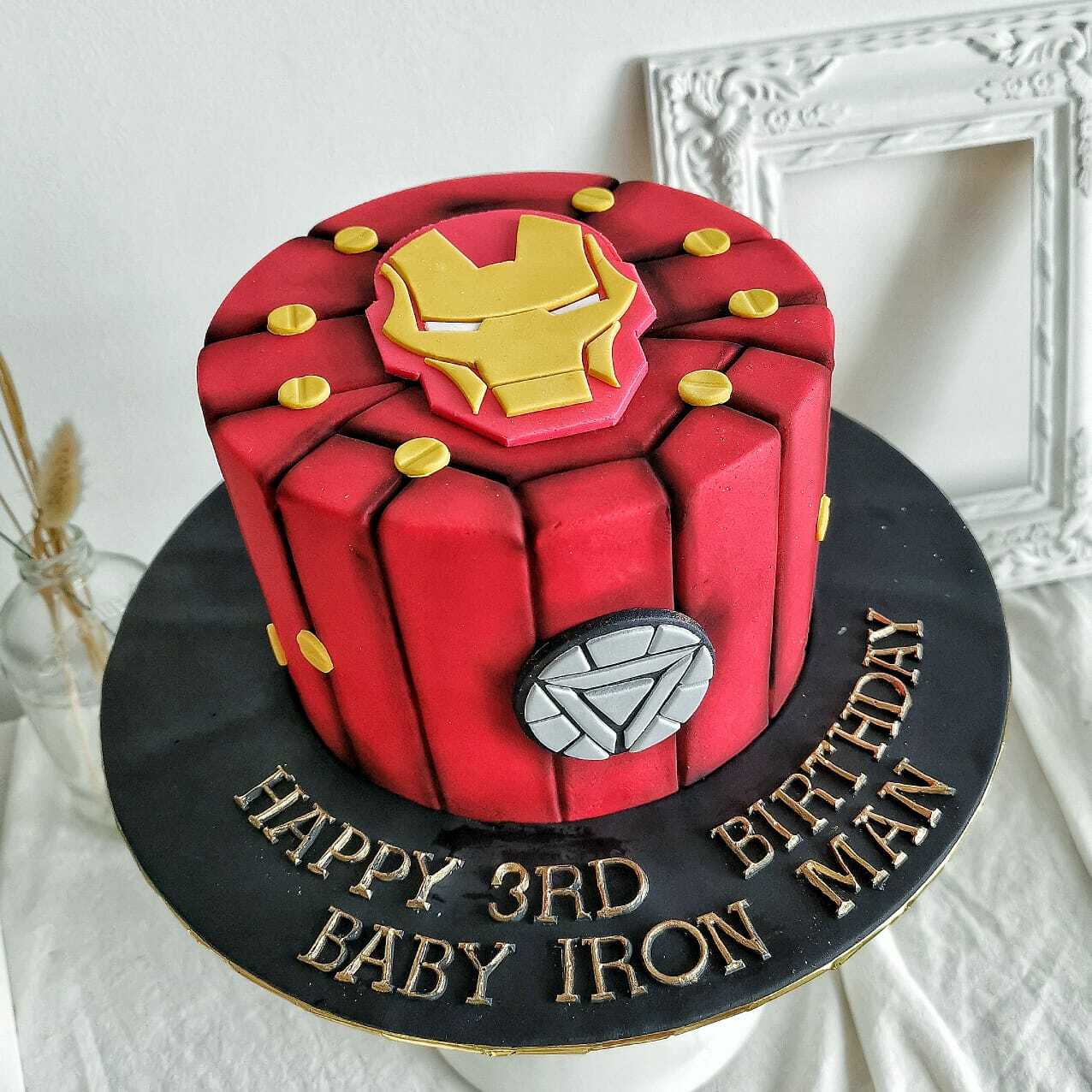 Iron Man Cake, Hand painted Iron Man | Visit my Blog at: www… | Flickr
