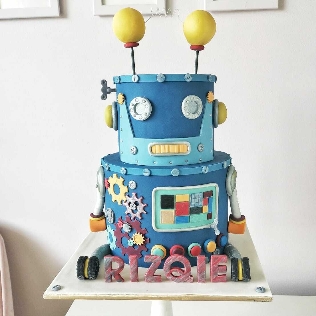 Amazon.com: Cute Robot Game Party Supplies For Kids, Cartoon Video Game  Birthday Party Decorations Include Banner,Plates,Balloons,straws,paper cups, cake topper,Forks,Knives,Spoons,Tablecover,Gift bags,Napkins, Birthday  Party Favors. : Home & Kitchen
