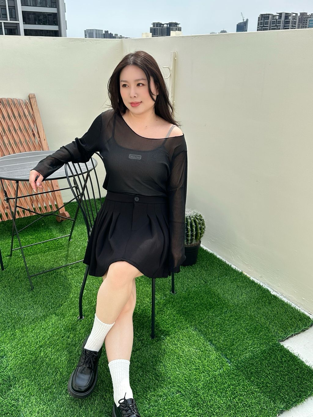 透膚圓領滾邊長袖上衣 (9)