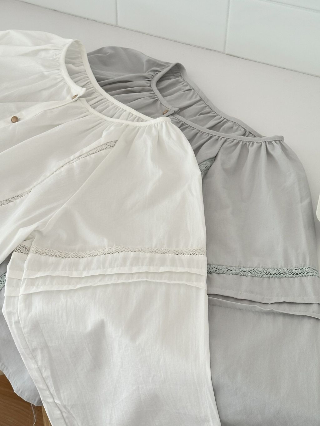 蕾絲拼接排扣上衣 (3)