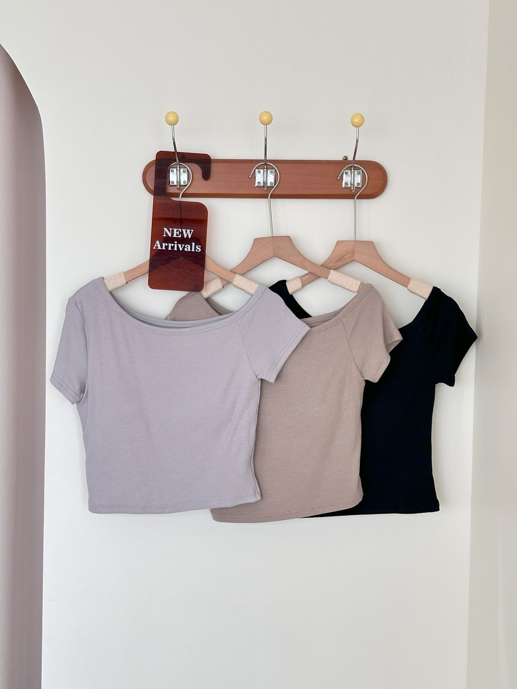 顯瘦斜肩胸墊TEE (1)