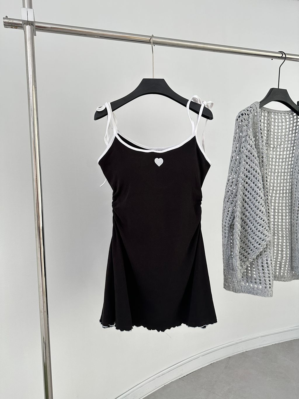 (正韓)愛心綁帶連身裙 (1)