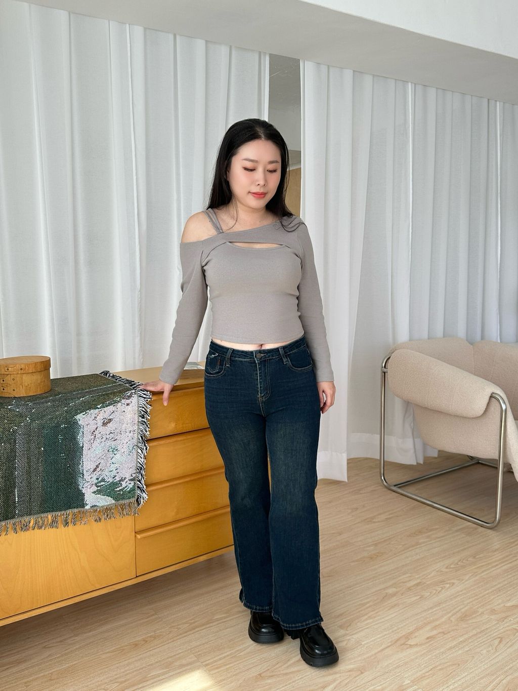 (正韓)假兩件挖空長袖胸墊上衣 (11)