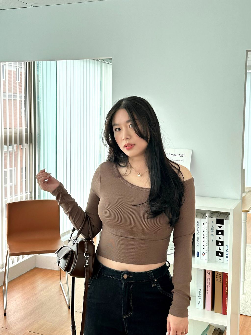 斜肩長袖胸墊上衣 (25)