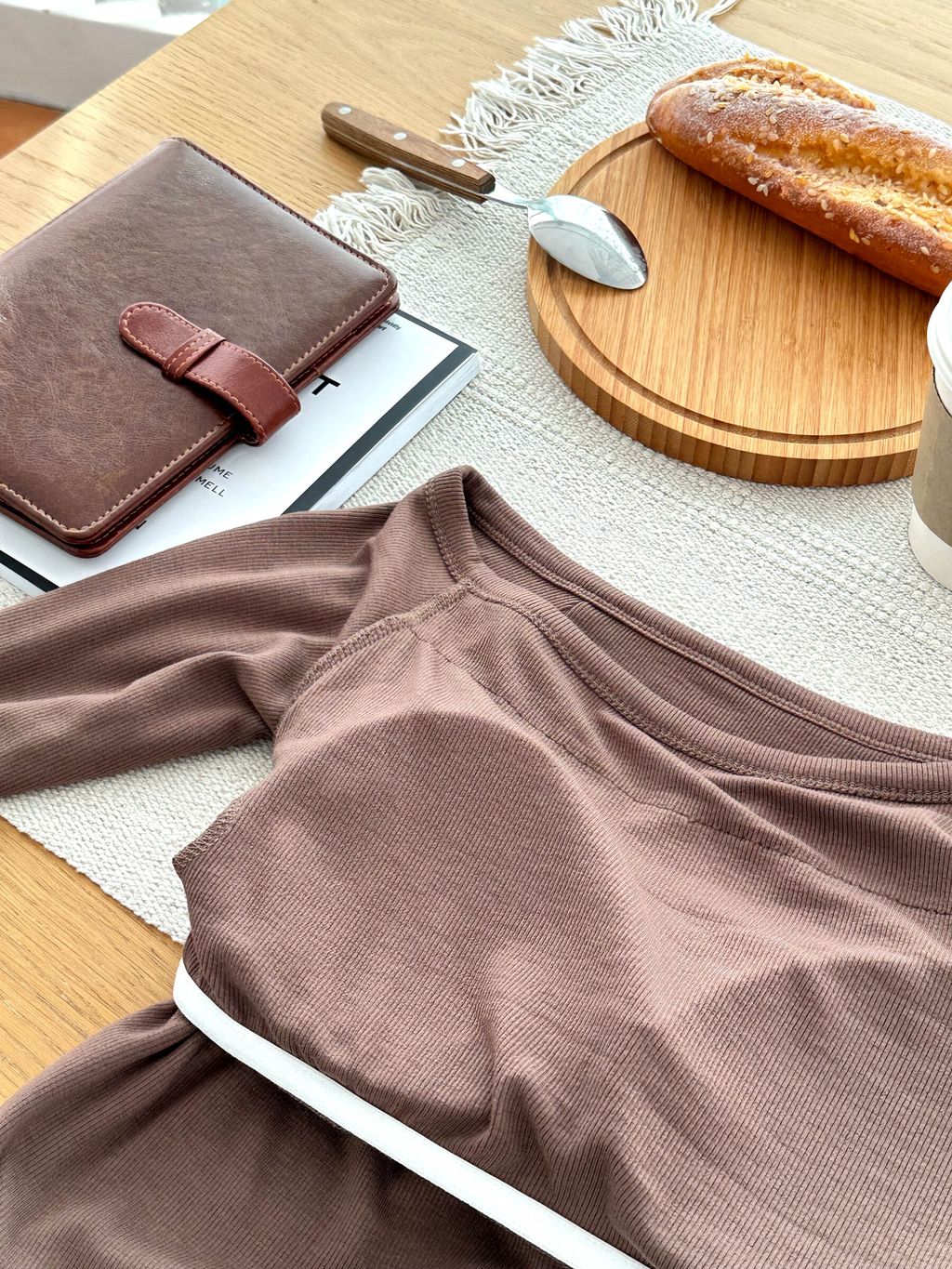 斜肩長袖胸墊上衣 (18)