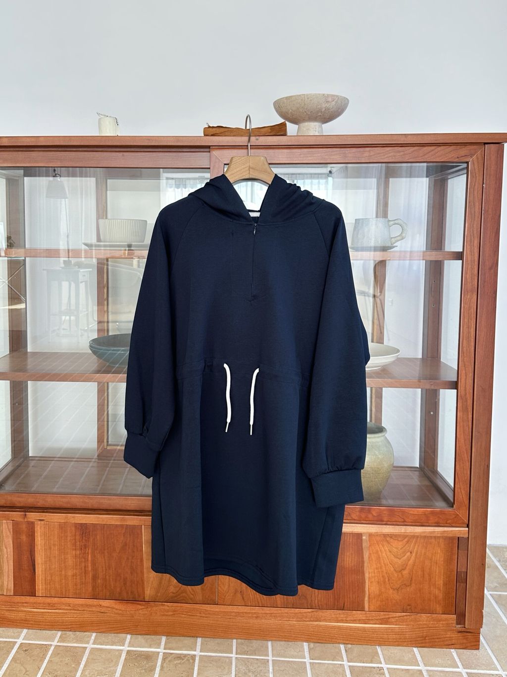 抽繩收腰連帽 V 領顯瘦短洋裝 (16)