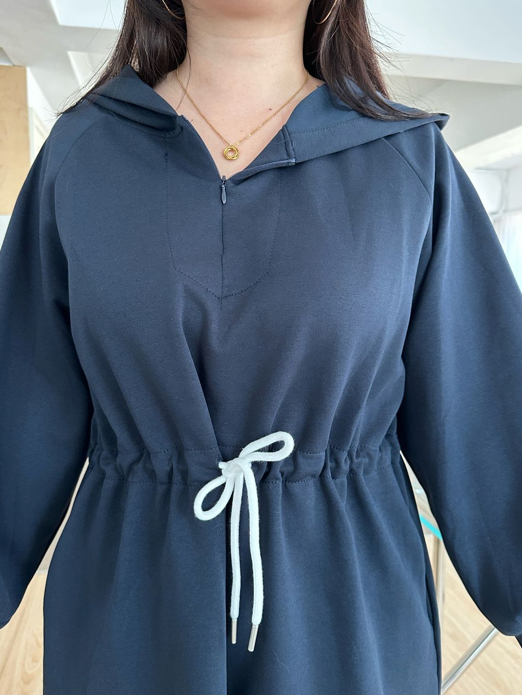 抽繩收腰連帽 V 領顯瘦短洋裝 (13)