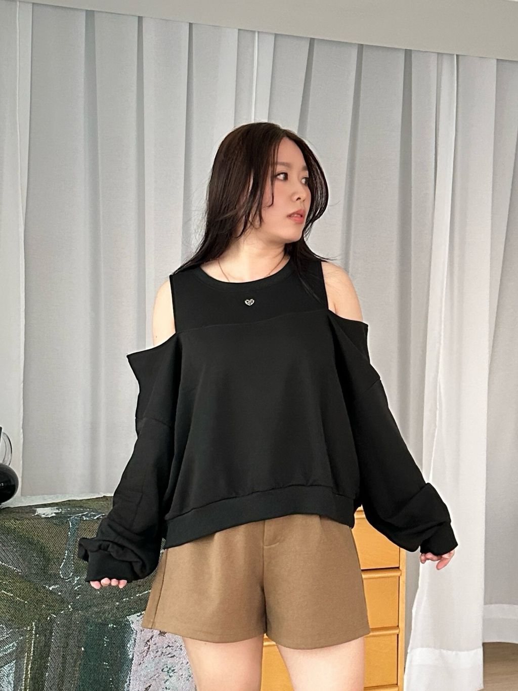 (正韓)圓領雙肩挖空寬版大學TEE (12)