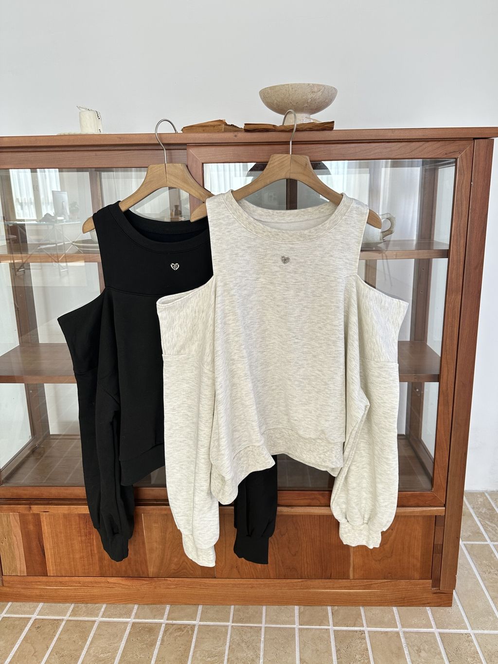 (正韓)圓領雙肩挖空寬版大學TEE (10)