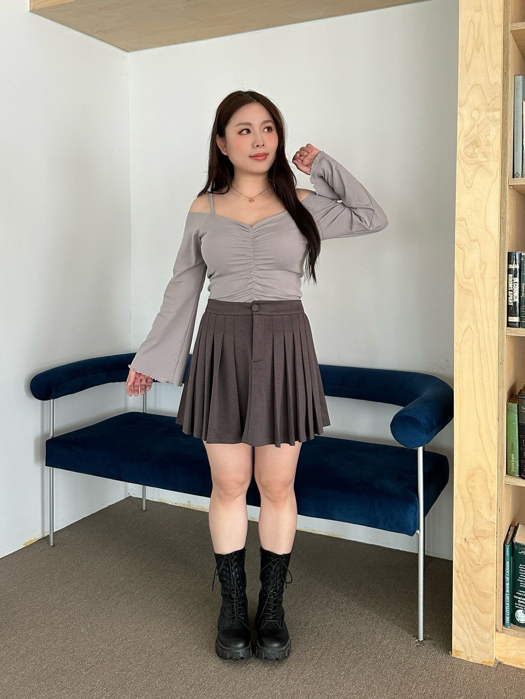 (正韓)抓皺V領喇叭袖胸墊上衣 (17)