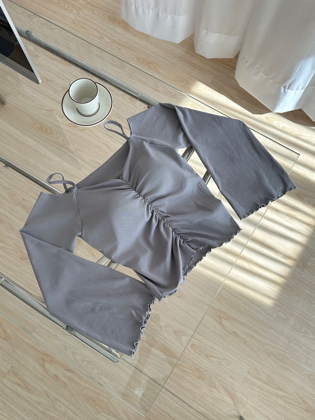 (正韓)抓皺V領喇叭袖胸墊上衣 (1)